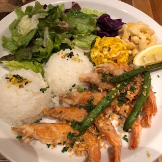 [Image1]Went to a Hawaiian restaurant and had a nice dinner. The mango beer was really good, she got a mai t