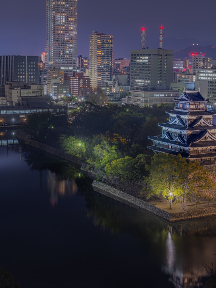 [画像1]未来に残したい日本の風景広島県　広島城広島城すぐ横にある県営アパートから撮影しました。普段は下からしか見ない広島城を高い場所から見下ろし、同時に変わりゆく広島の夜景も入りました！歴史と現代が一枚の写真