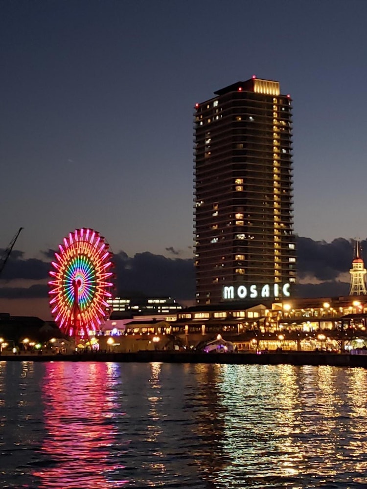 [Image1]I took a night view of UMIE MOSAIC and the Ferris wheel in Harborland, Kobe! Did the light of the ni