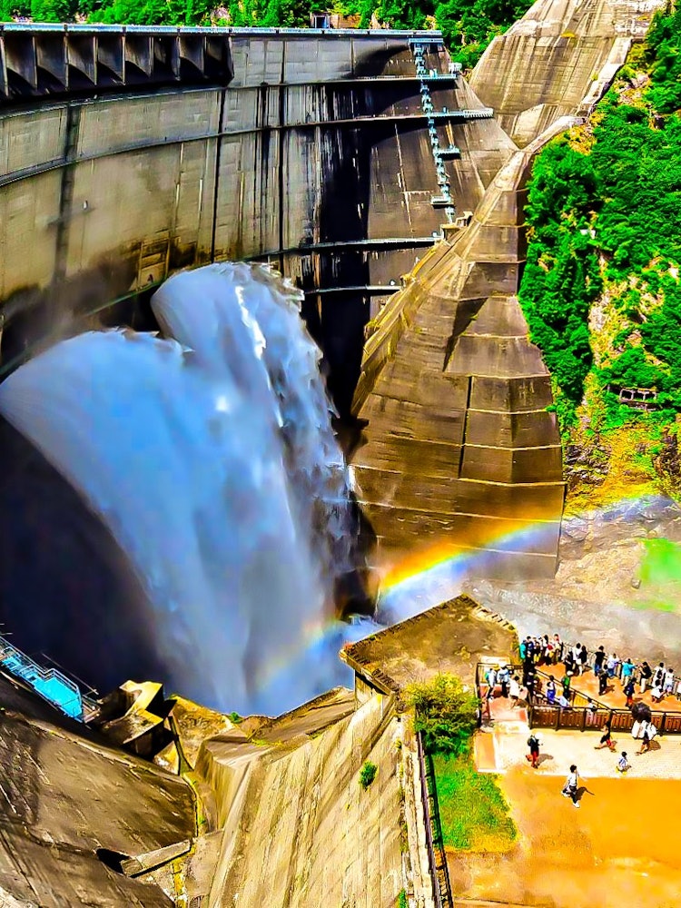 [Image1]This is Kurobe Dam in Toyama Prefecture!I was ♪ able to see a rainbow in the summer waterIt's a real