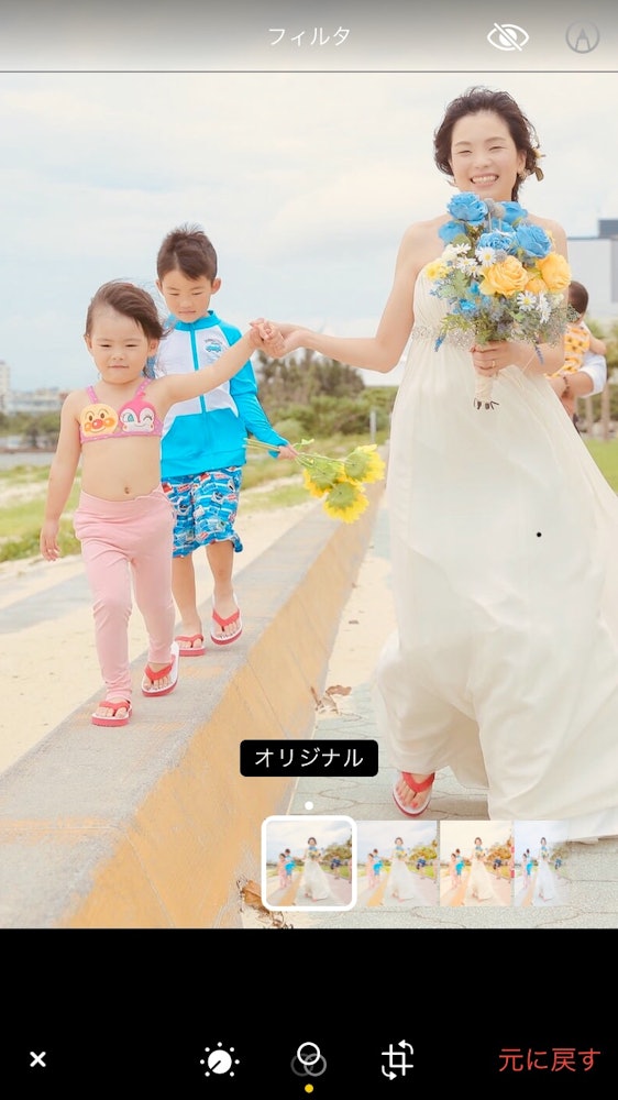 [相片1]我在雨季访问了冲绳，在海滩上纪念我与孩子们结婚七周年。