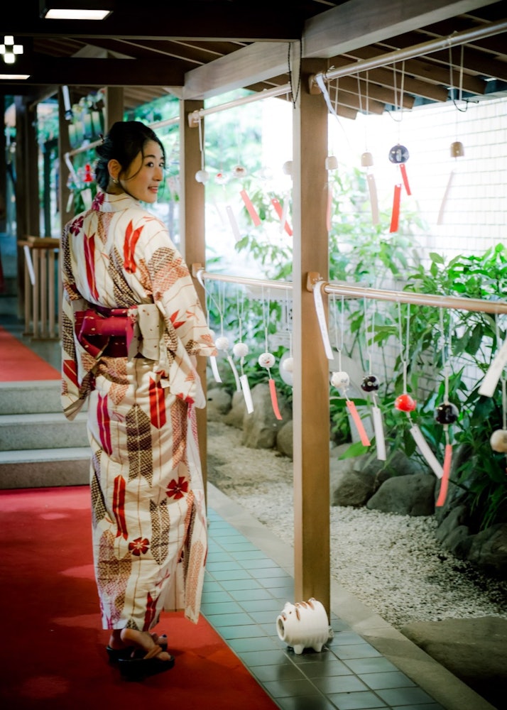 [이미지1]도쿄미나토노기 신사에서여름 축제에서유카타 놀이다이아몬드물풍선여름 축제일본의 여름축제
