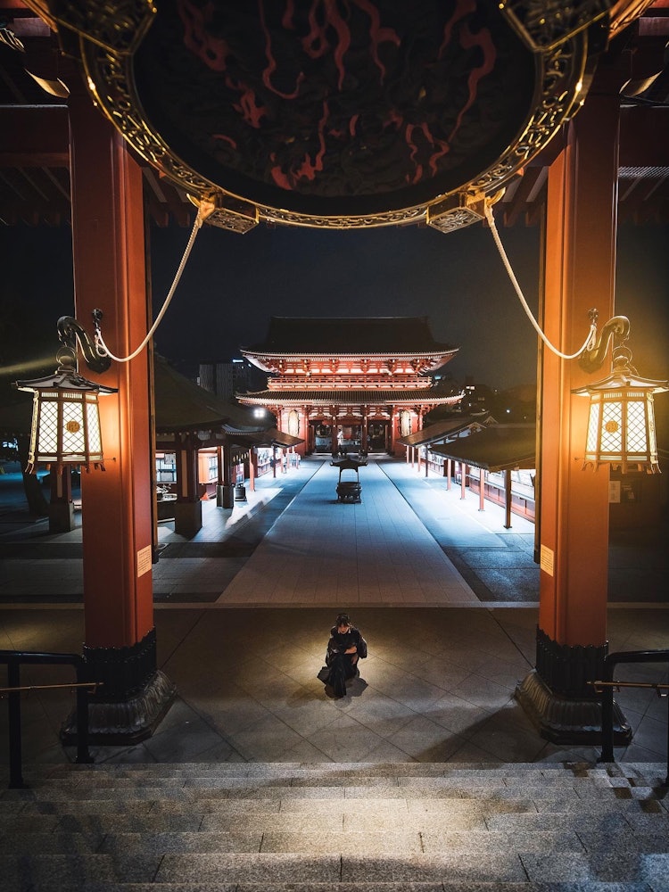 [画像1]中国史に出てきそうなシチュエーションを楽しむことができる。 浅草の夜。