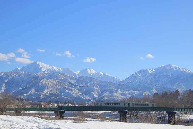 [Image1]Three mountains of Echigo in the winter sun...The Tadami Line heading to Aizu.2023.12.26. Shooting.