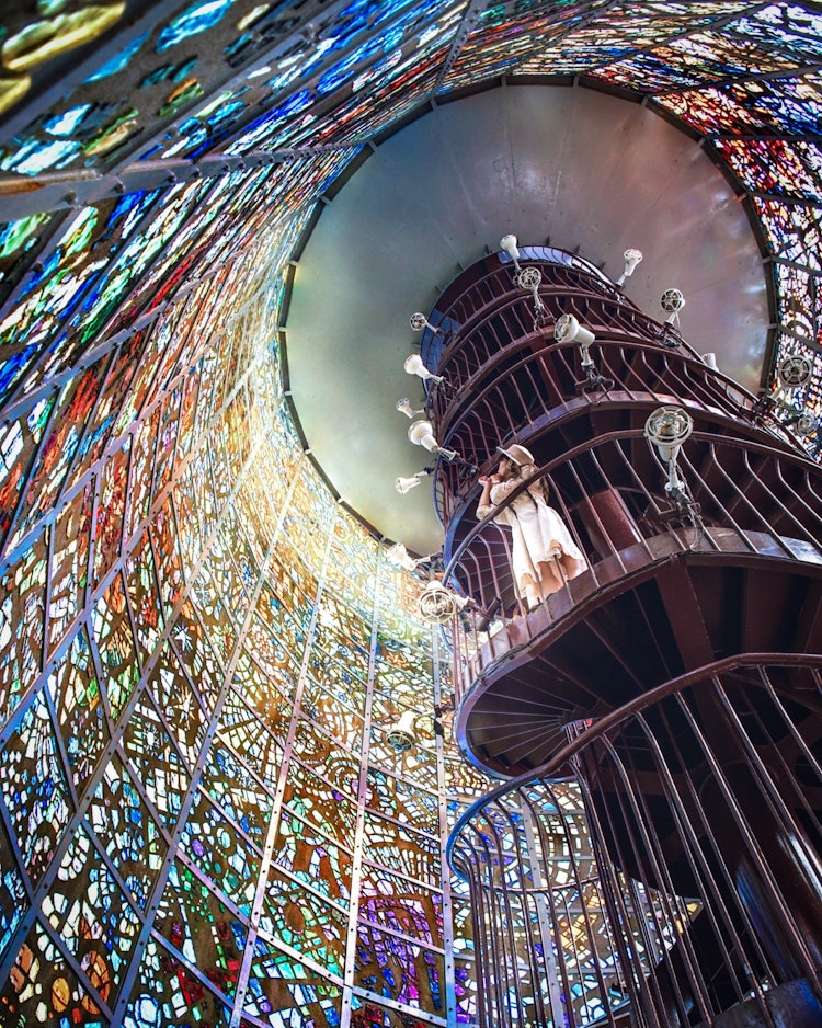 [이미지1]가나가와 / 하코네 야외 박물관빛과 색의 예술에 둘러싸여 🎶 있습니다.﻿360도 스테인드 글라스로 둘러싸인 