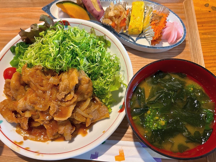 [相片1]昨天，在川越日川神社的柿岛三郎节之后，我绕道去了川越日川神社先生。这是一道生姜烤套餐。 它是花费大量时间和精力制作的。 有很多蔬菜和配菜，我很感激。 烤姜也很好吃。 非常感谢您让我们玩得开心。 😊