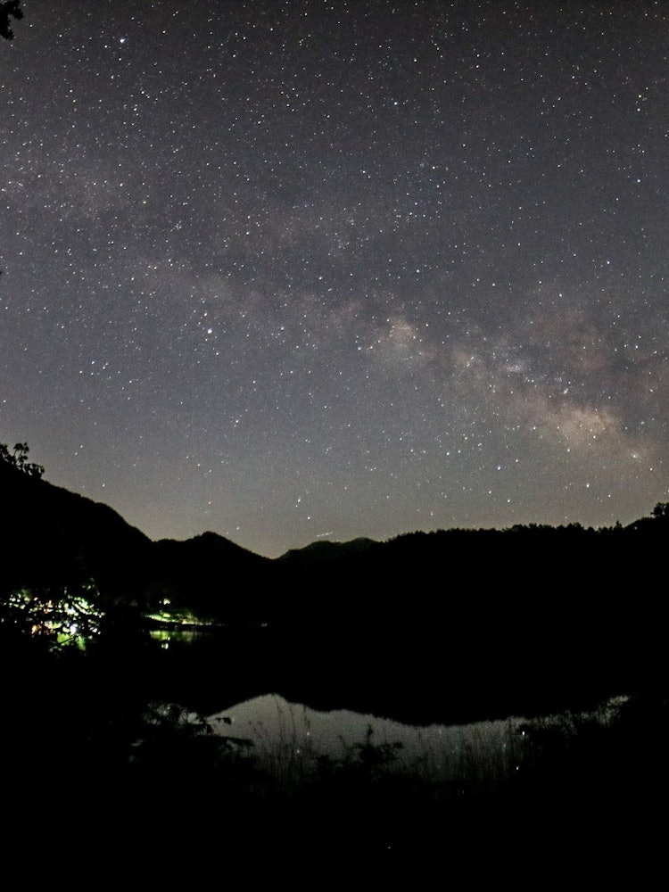 [画像1]四尾連湖キャンプ場にて初めての天体撮影🌠この夜空が見られるキャンプ場はなかなか珍しい。 寝れない夜になる😅