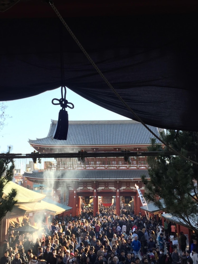 [Image1]Sensoji Temple is full of people. During the first visit, I casually looked back and pressed the but