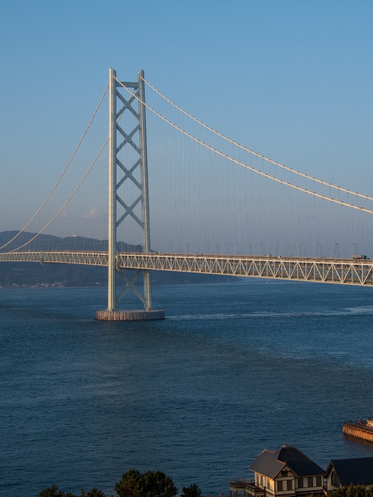 [Image1]It is a view of Akashi Kaikyo Bridge and Maiko Park. This photo was taken from Seaside Hotel Maiko V