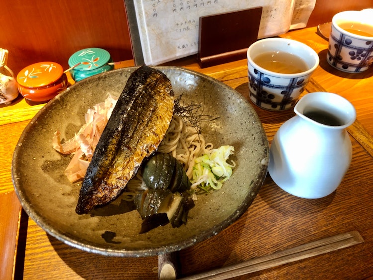 [画像1]京都府京都市にある「蕎麦もうやん」の『にしんなすおろしそば』。