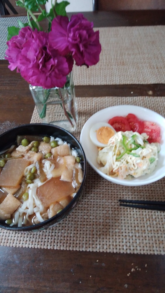 [Image1]I made a potato salad with potatoes and new onions caught in the kitchen garden.The contents of udon