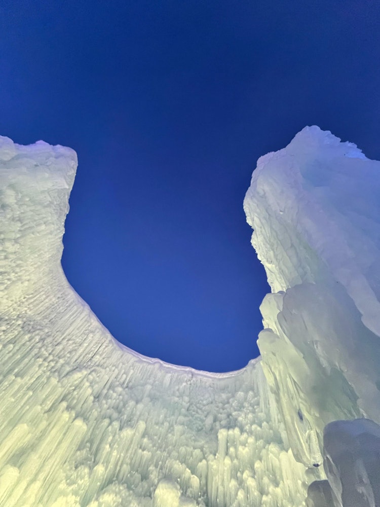 [相片1]大自然就这样创造了一些惊人的奇迹。这堵巨大的雪墙令人叹为观止。这次我参观了支笏湖冰上祭典。美得惊人。
