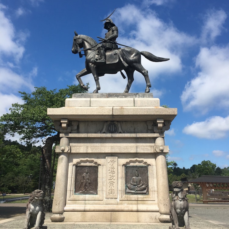 [Image1]It is a statue of Date Masamune in the ruins of Sendai Castle.It was quite impressive!