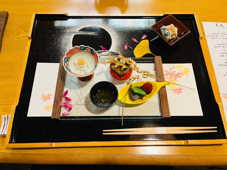[画像1]静岡カントリー浜岡コース＆ホテルに行ってきました。まずは1枚目、前菜白いのは塩でできているそうです。綺麗すぎ…