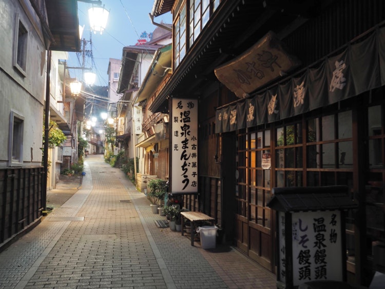[相片1]长野县山之内町涉温泉镇涩温泉，您可以参观9个温泉许多小巷中的每一条都有其魅力，这是一个很棒的地方，有一种怀旧的氛围，让我想永远留在这个地方。