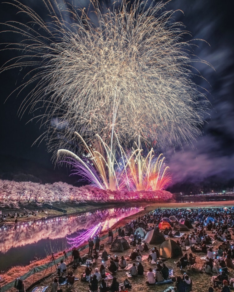 [이미지1]하쿠류 호수, 미하라, 히로시마(히로시마의 추천 명소)#백룡호 👈　　하쿠류 호수의 불꽃놀이 축제에서 절정을 이루는 한 장 📸어제 있었던 🎆 일이다12시 직전에 현장에 도착했습니다.