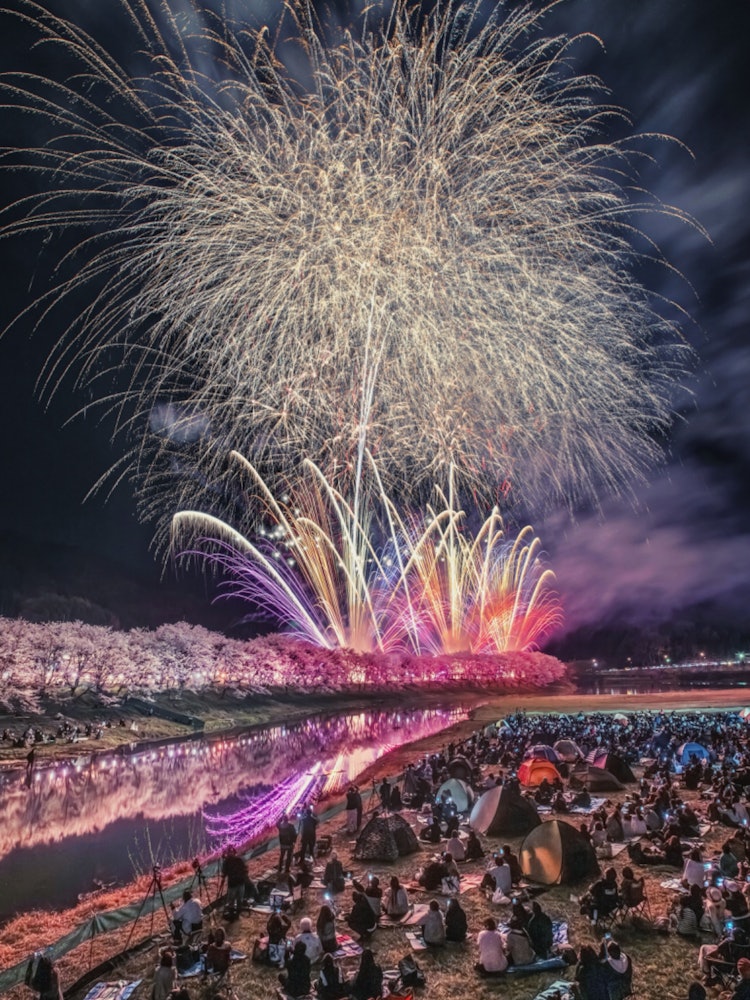 [이미지1]하쿠류 호수, 미하라, 히로시마(히로시마의 추천 명소)#백룡호 👈　　하쿠류 호수의 불꽃놀이 축제에서 절정을 이루는 한 장 📸어제 있었던 🎆 일이다12시 직전에 현장에 도착했습니다.
