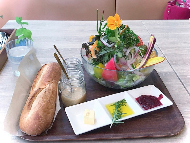 [이미지1]사이타마현 고노스 아드마니샐러드 그릇 점심 🥗🥖그릇에 야채가 듬뿍 들어있어 매우 만족 스럽습니다.