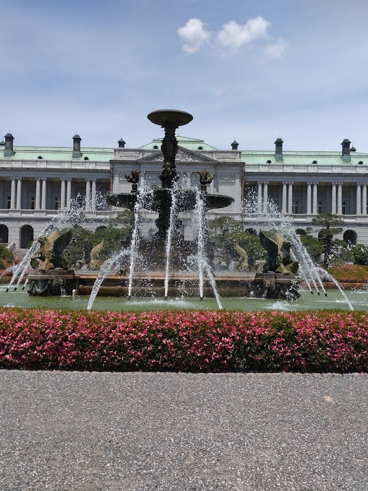 [Image1]Located in Akasaka, Tokyo, is the State Guest House Akasaka Palace.When I went, it was sunny and I g