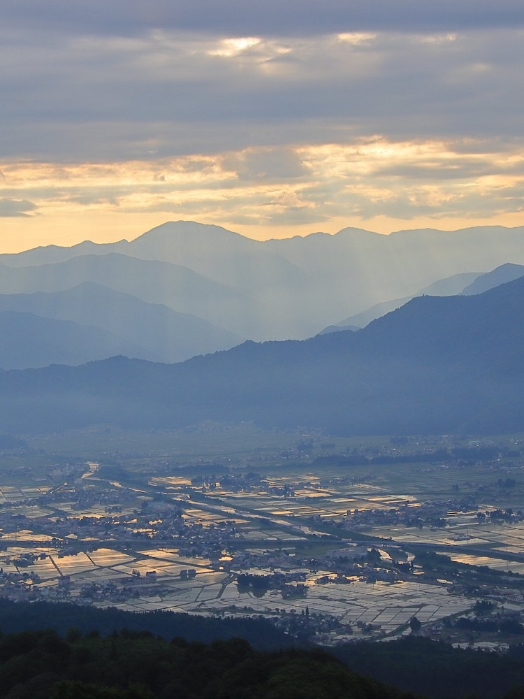 [Image1]Advent...Light, get off.Minamiuonuma City, Niigata Prefecture, from Uonuma Skyline.I didn't get to s