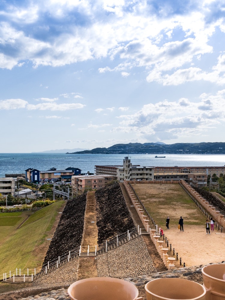 [相片1]它是神戶的五色塚古墳。 它是兵庫縣最大的前後墓葬。您可以爬到墳墓的頂部，從那裡您可以看到淡路島和明石海峽。這是一個絕佳的景色。