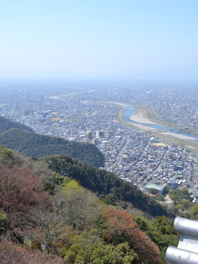 [画像1]岐阜城の天守閣からの景色です。とても良い眺めで感動しました！２０１３年撮影。