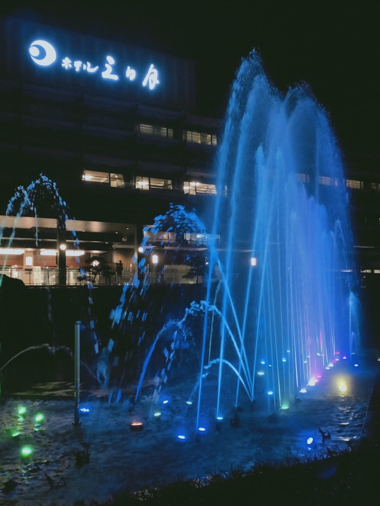 [Image1]Night view of Hotel Crescent MoonThe fountain is beautiful ✨ with lights