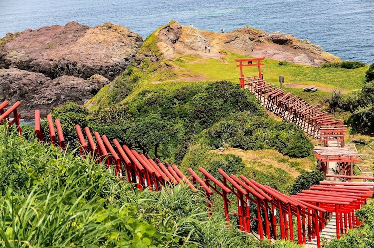 [Image1]Nagato City, Yamaguchi Prefecture Motonosumi Inari ShrineA red torii gate ⛩️ is rare in a place faci