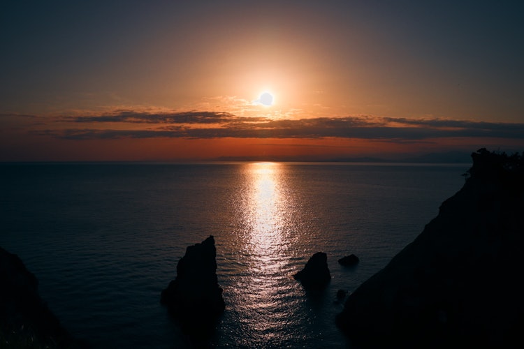 [画像1]伊豆半島　黄金崎海岸の夕日伊豆半島ロングドライブ。日本屈指とも言える夕日スポット西伊豆のドライブで立ち寄った黄金崎海岸時間もちょうど良く、絶景を撮影できました！