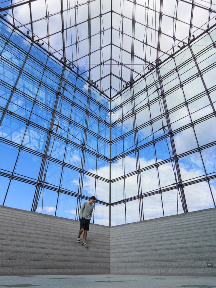 [Image1]A glass pyramid in Moerenuma Park in Hokkaido.It is a beautiful architecture.Photography equipment S