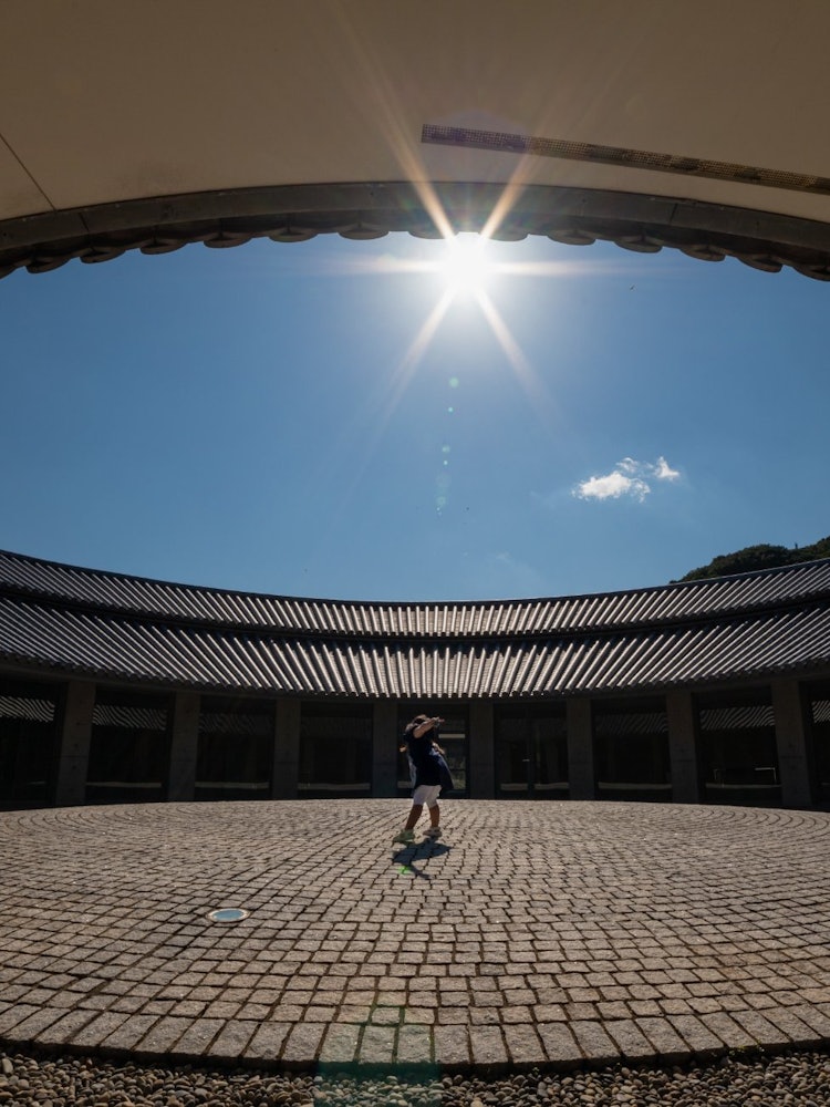 [Image1]Circular hall in Awaji YumebutaiTadao Ando's architecture is wonderful, and it was also the setting 