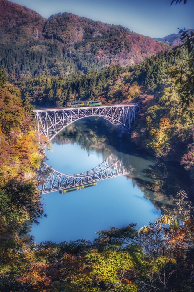 [Image1]Daiichi Tadami River Bridge × Tadami Line in Fukushima Prefecture ×Autumn Leaves× Reflation 💠