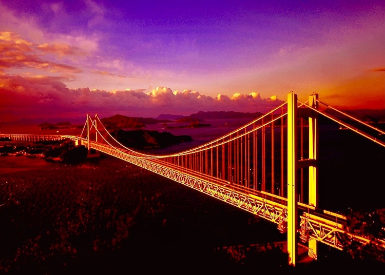 [相片1]从仓敷市小岛的和州山眺望濑户桥。在冬日晨曦的照耀下，呈金黄色，宛如金桥！ !️