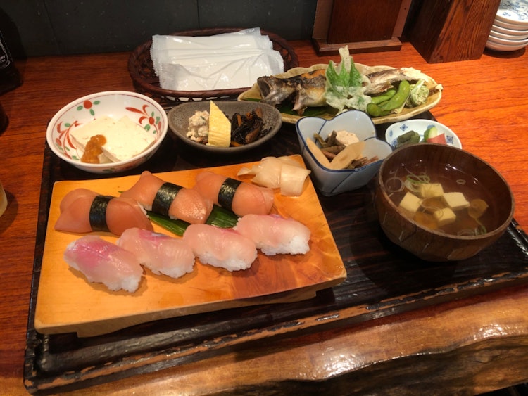 [画像1]富山県南砺市にある「いわな」の「いわなと赤かぶらの寿し膳」。