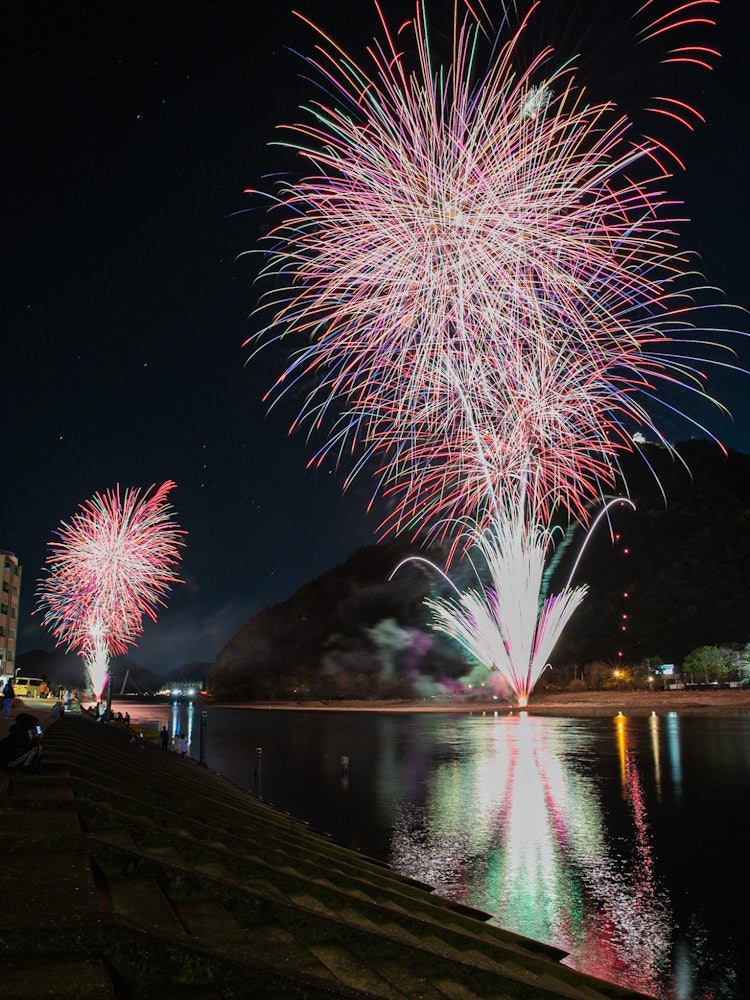 [Image1]Nagara River Long Run Fireworks.Winter fireworks and Gifu Castle and Orion.