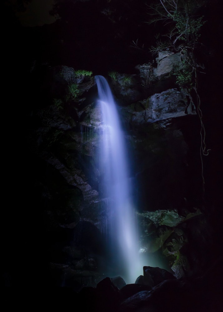 [画像1]兵庫県淡路にある鮎屋の滝過去によく夜中一人で滝を訪れてはライトアップしてました💡