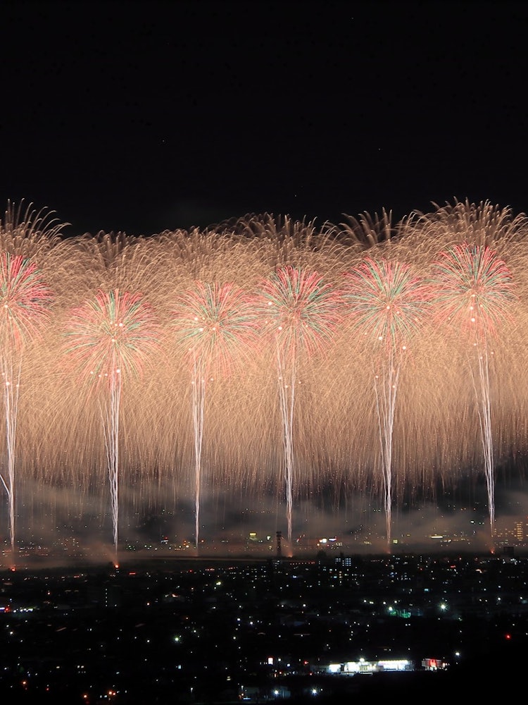 [이미지1]나가오카 축제 불꽃놀이 축제. 재건을 위해 기도하는 불꽃놀이 피닉스.작년에 3 년 만에 부활 한 올해는 지금까지 가장 아름답습니다! 평판이 좋았습니다.