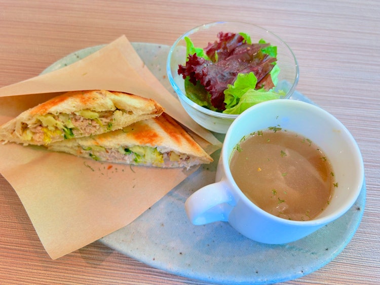 [이미지1]24년 6월 1일 매장에 가입했습니다.Cafe Andon의 참치 양파 핫 샌드위치 세트입니다. 매우 맛있습니다.