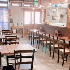 [이미지2]5월 9일(목)에는 신토쿠역 앞에 🚉 있는 산 히노모노점 🐟 '미우라 상점'에서 일부 리노베이션한 라멘 가게🍜가 오픈합니다. 낮에는 라멘 레스토랑으로, 밤에는 중화요리점으로 영업합