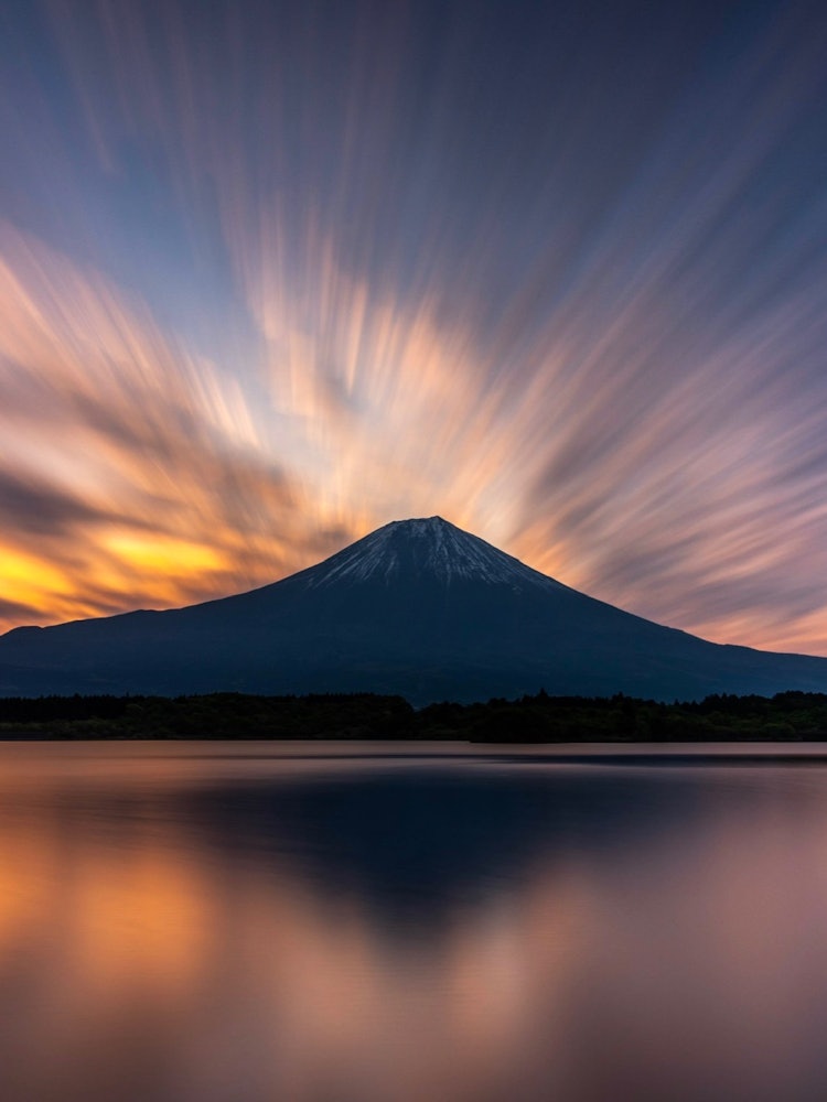 [Image1]Obsessed with the charm of Mt. FujiFuji with clouds