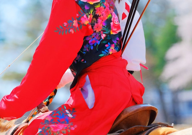 [Image1]青森県十和田市で、桜が開花する頃に女性騎手だけで行われる流鏑馬大会です。昨年度は、新型コロナウィルスの影響で中止と成りましたが、今年はコロナ対策を講じて開催しました。本州北端に桜前線が到達するのは、大