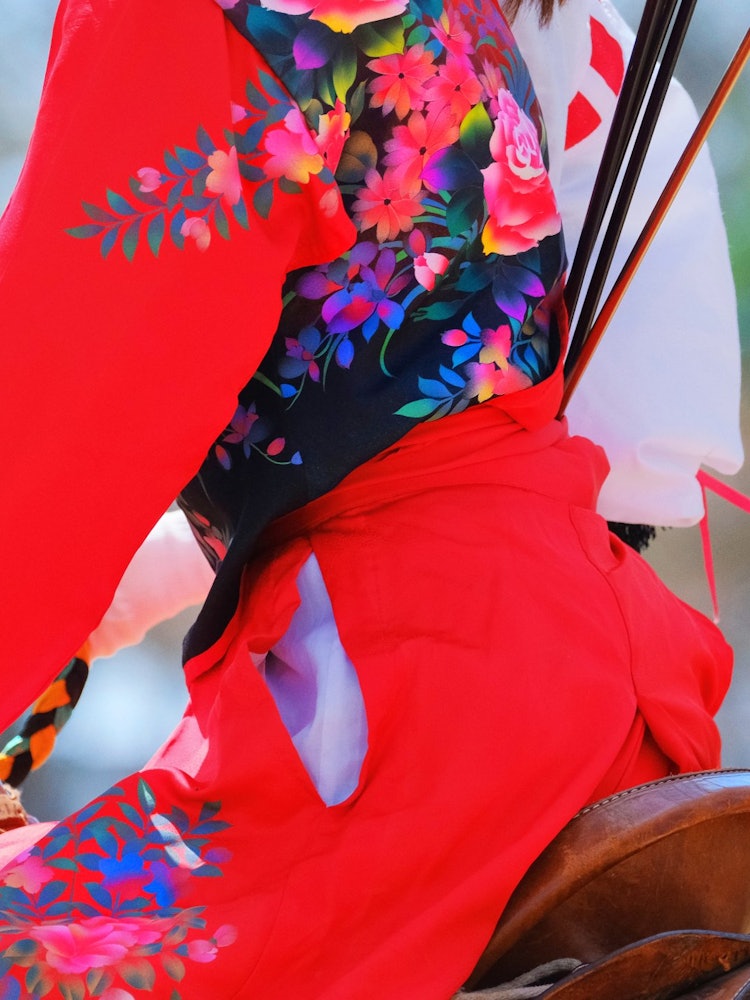 [이미지1]아오모리현 도와다시에서는 벚꽃이 만개할 즈음에 여성 기수들만 참가하는 야부사메 대회입니다. 작년은 신종 코로나 바이러스의 영향으로 중지되었지만, 올해는 코로나 대책으로 개최되었습니