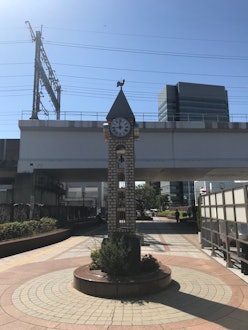 [画像1]週末に田端駅の外で撮った写真が2枚。この時計台はすっきりしていると思っていましたが、田端駅にはあまり立ち寄りません。今回は駅に行ったことがない人のために写真を撮ることにしました。また、女性の黄金の像。