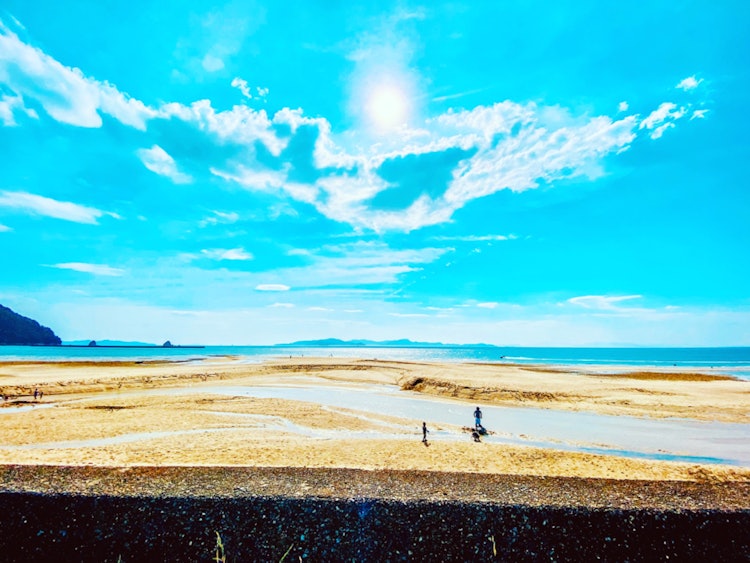 [이미지1]에히메현 마쓰야마시 시모난바에 위치Tateiwa Beach (몬치치 비치)얕고 투명한 푸른 바다였습니다.