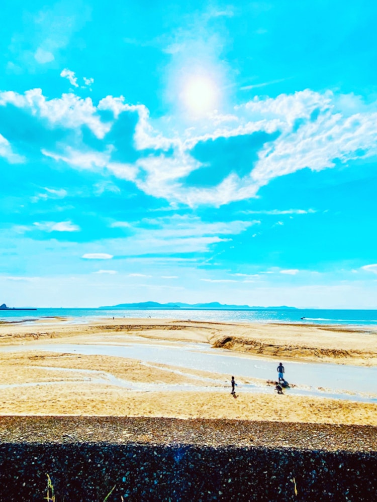 [相片1]位于爱媛县松山市下南巴立岩海滩（蒙奇奇海滩）那是一片浅而透明的蓝色大海。