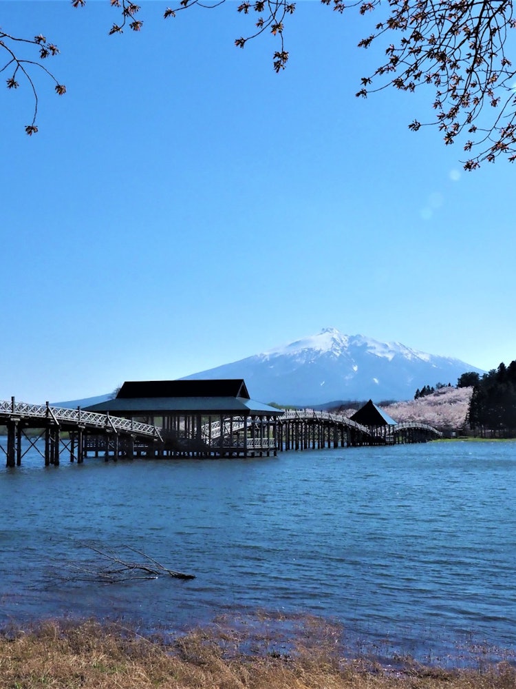 [Image1]Tsuruta Town, Aomori Prefecture, Tsuru no Mai Bridge Lake Tsugaru Fujimi, where the Tsuru no Mai Bri