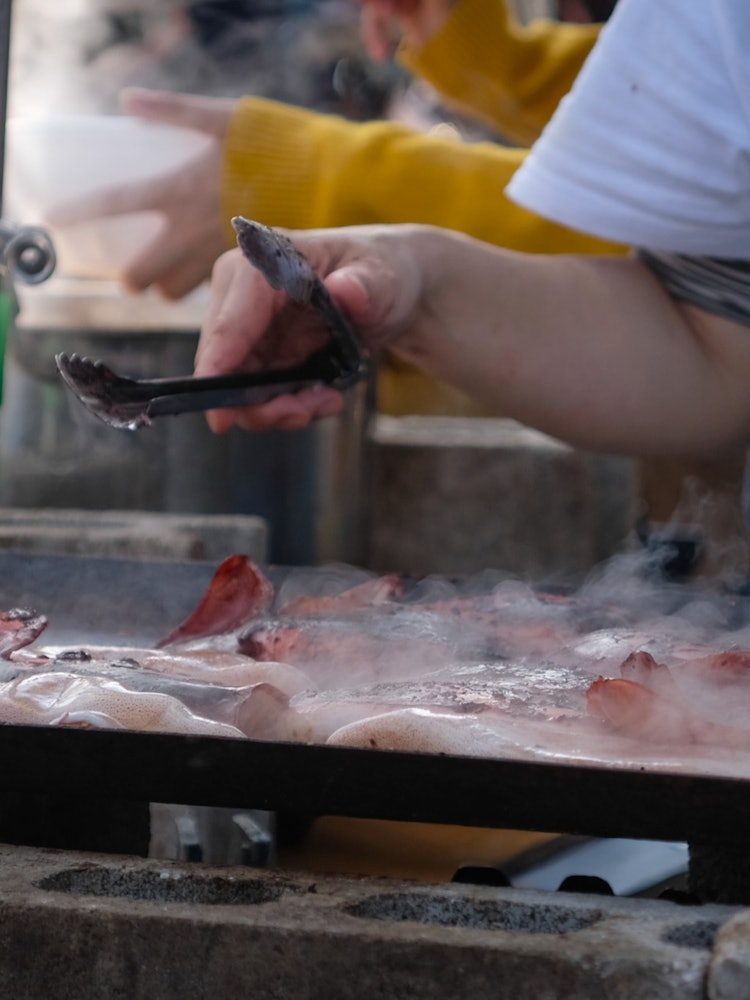 [相片1]照片拍攝於熱海的「大阪節」。。日本的美食是海鮮！ 海邊的烤魷魚真棒！