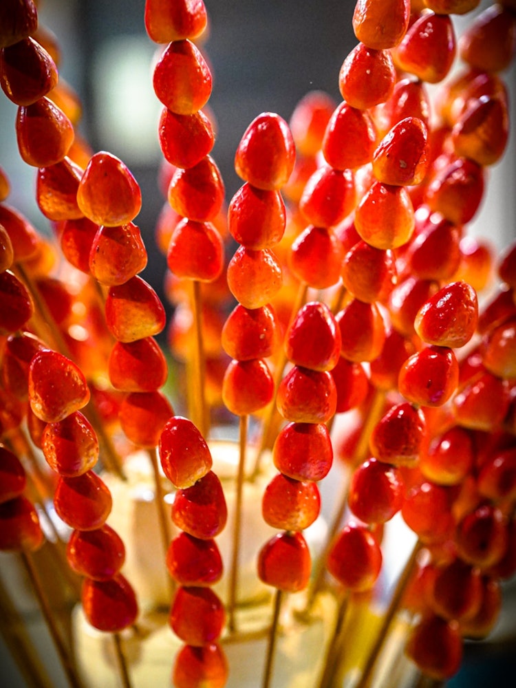 [Image1]This is a photo of strawberry candy taken in Yokohama's Chinatown. I was able to shoot dynamically.
