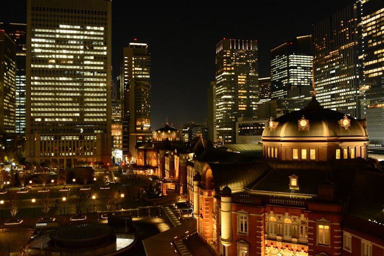 [이미지1]모두가 알고 있는 도쿄역의 마루노우치역 건물입니다. 일본 철도 역사의 상징입니다.1914 년 완공 후 태평양 전쟁 중에 일부 소실되어 2012 년에 복원 공사가 완료되었습니다.역사