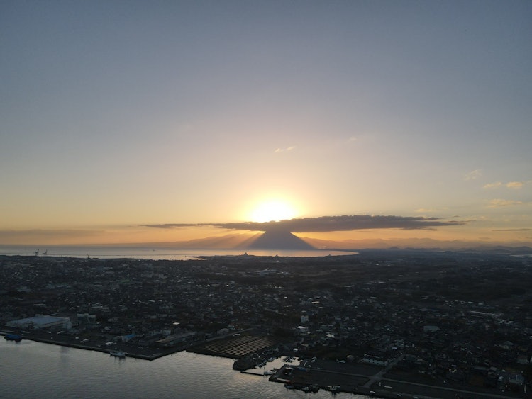 [이미지1]큰 다이아몬드 산을 목표로하고 있었는데, 구름 덕분에 이런 환상적인 사진을 찍을 수있었습니다.